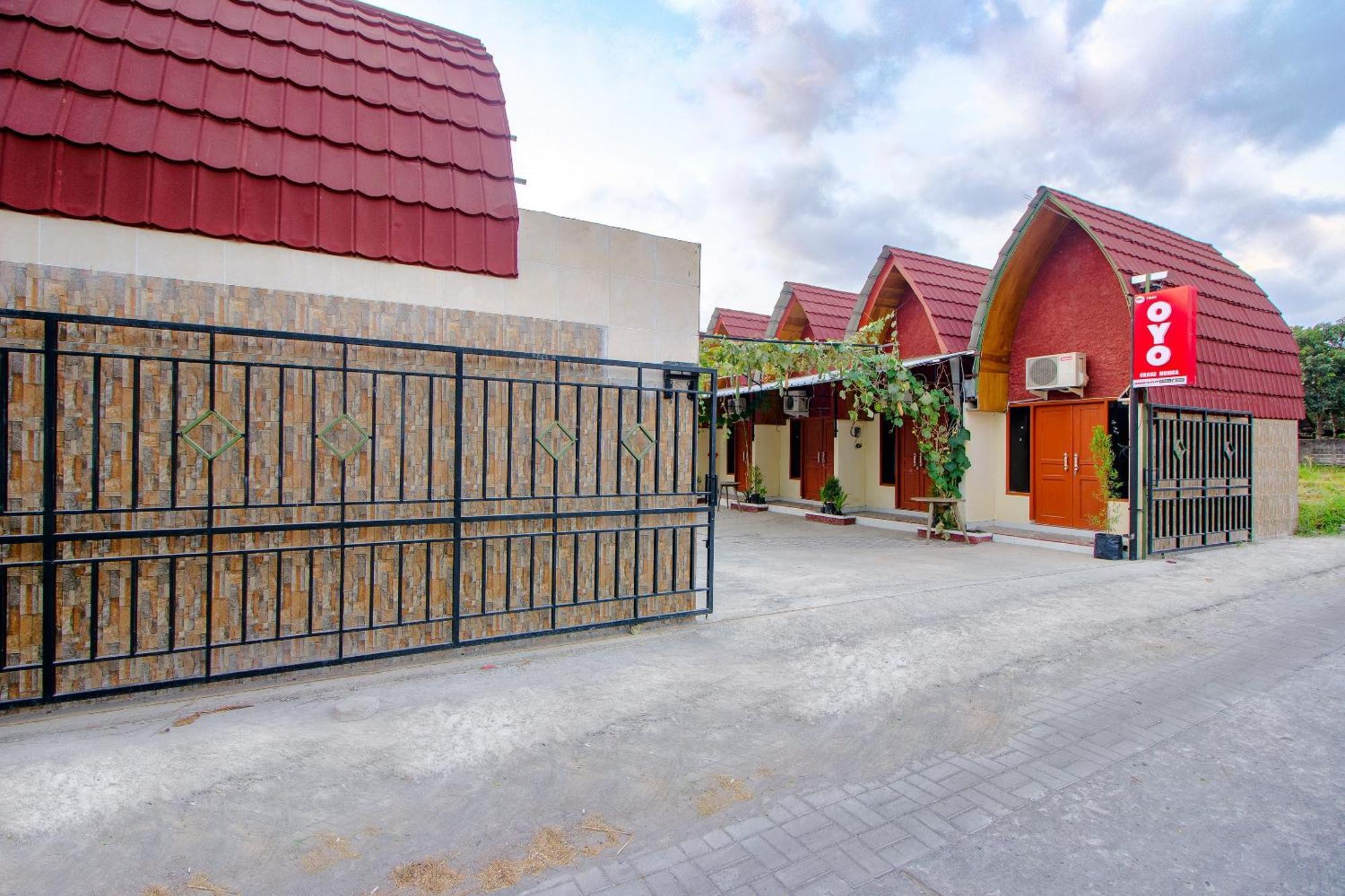 Hotel Oyo Life 1643 Grand Monica 2*