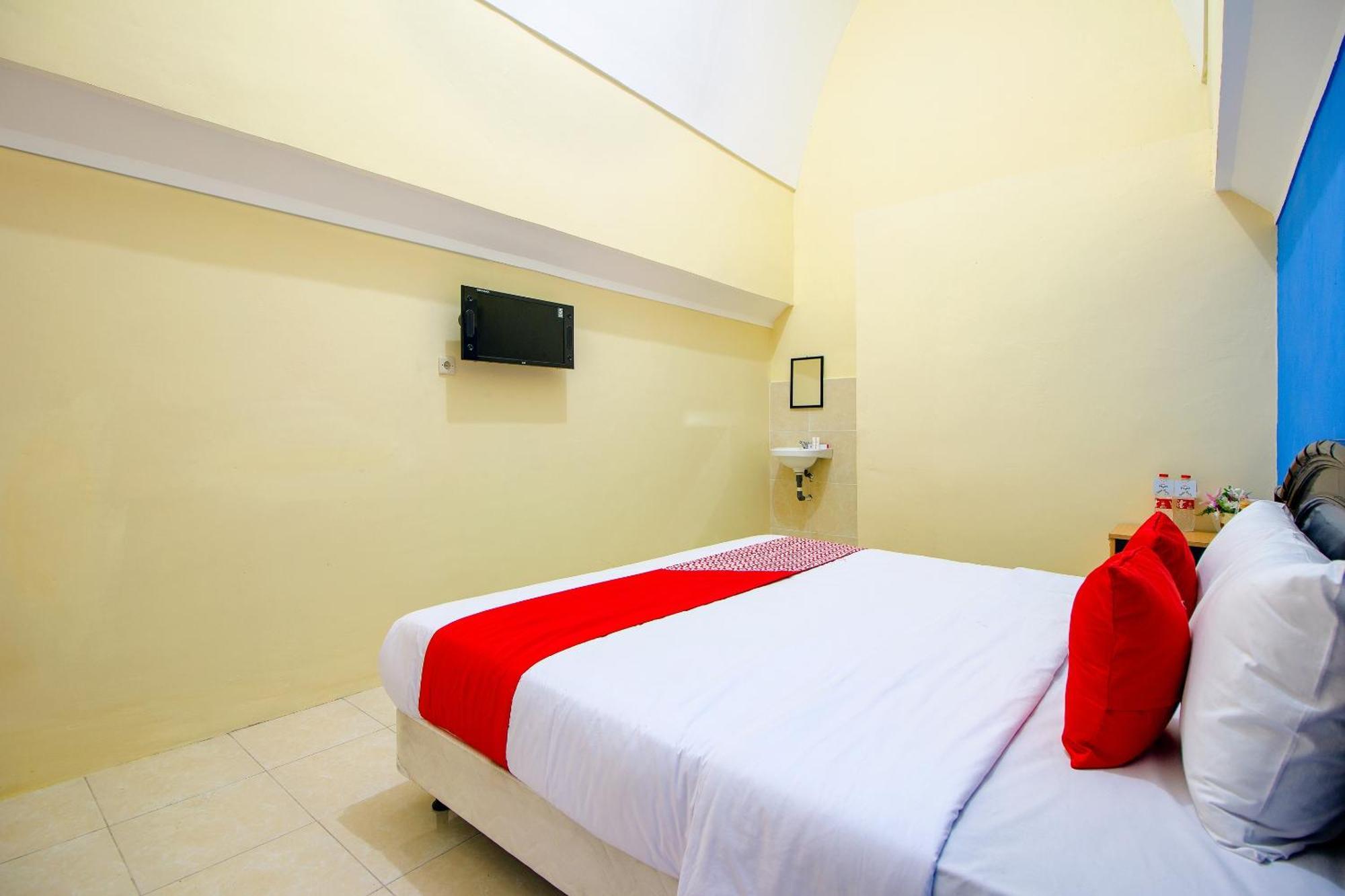 Hotel Oyo Life 1643 Grand Monica Maguwo