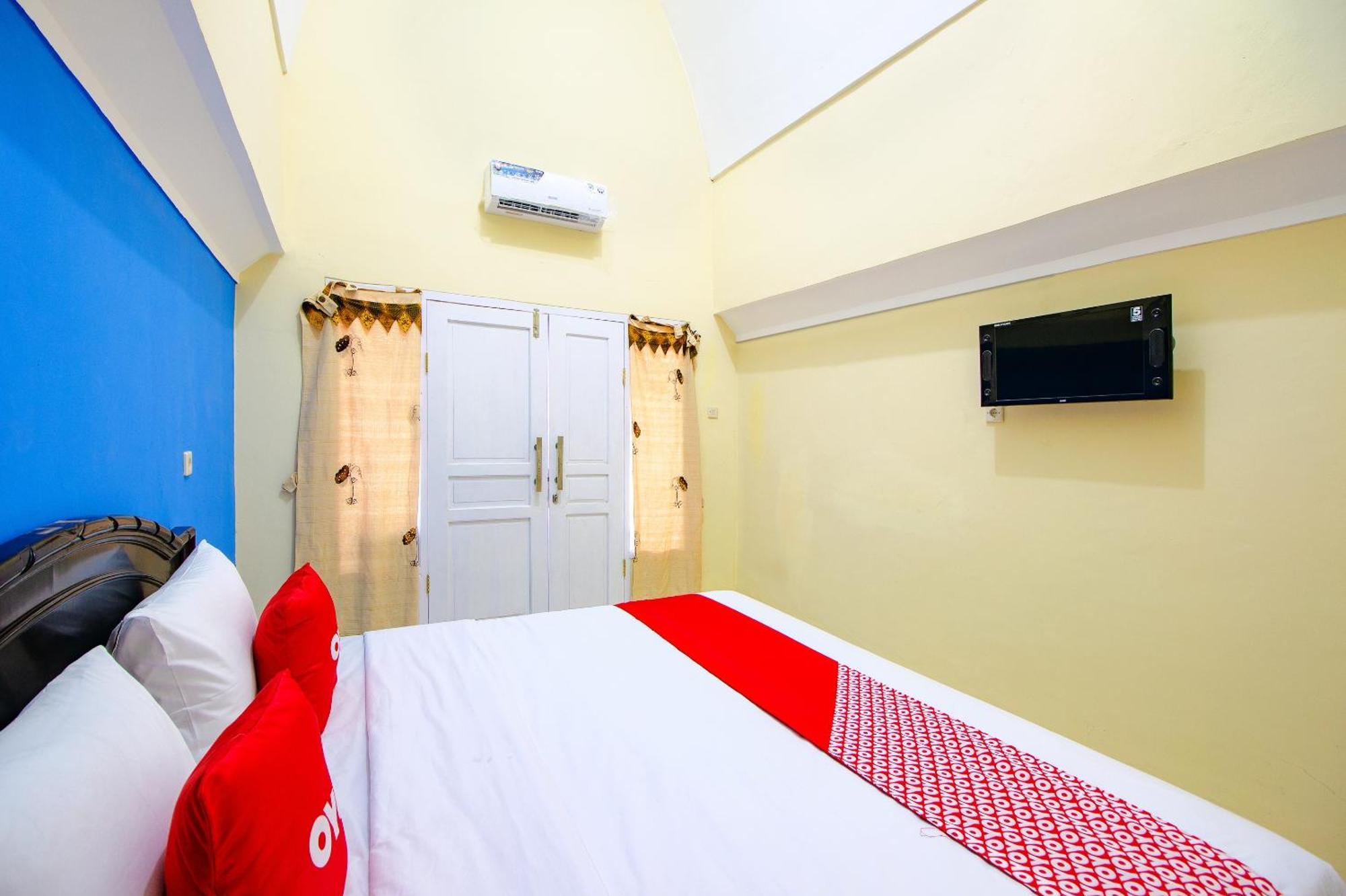 Oyo Life 1643 Grand Monica Hotel 2*