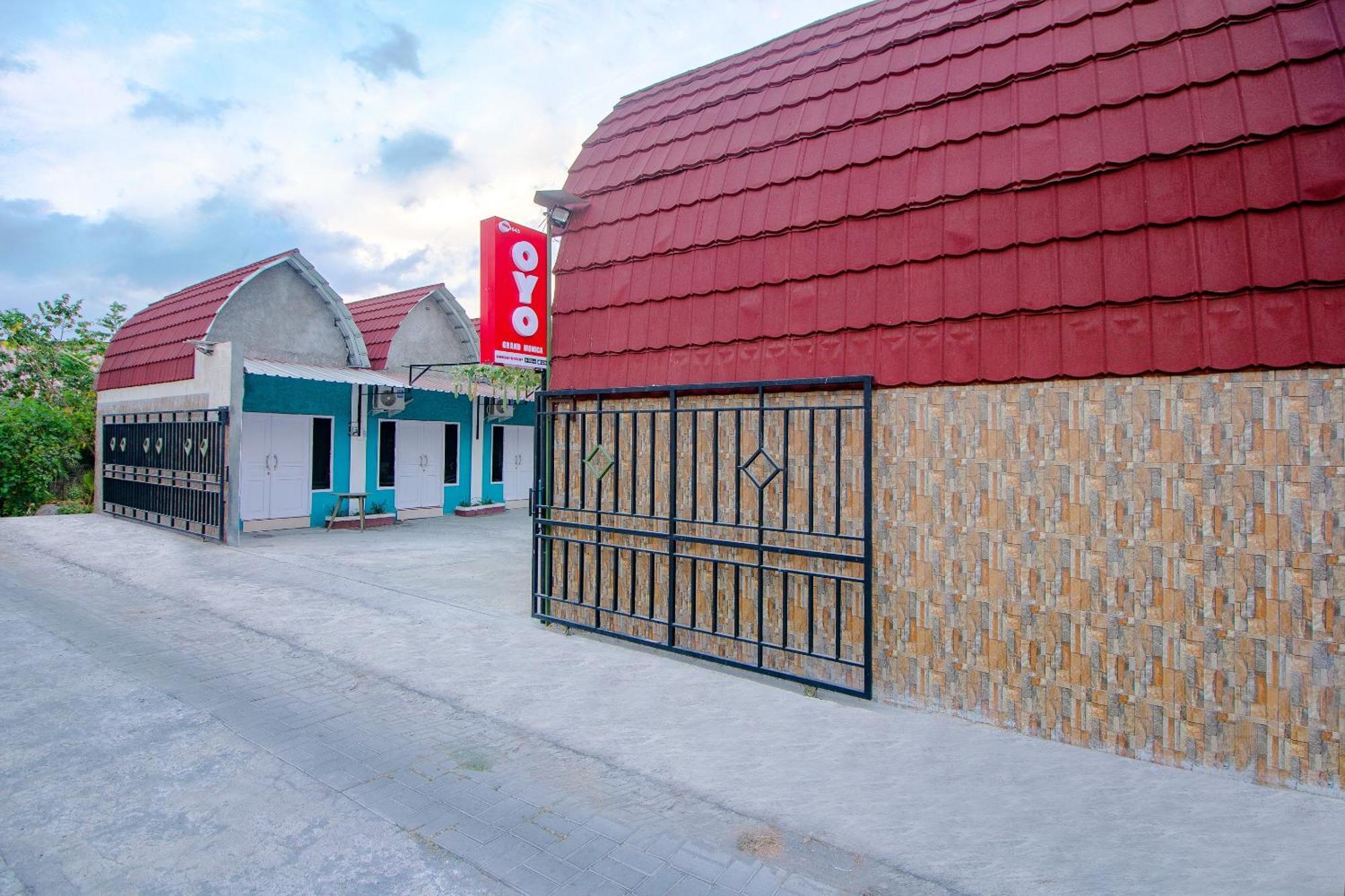 Hotel Oyo Life 1643 Grand Monica 2*