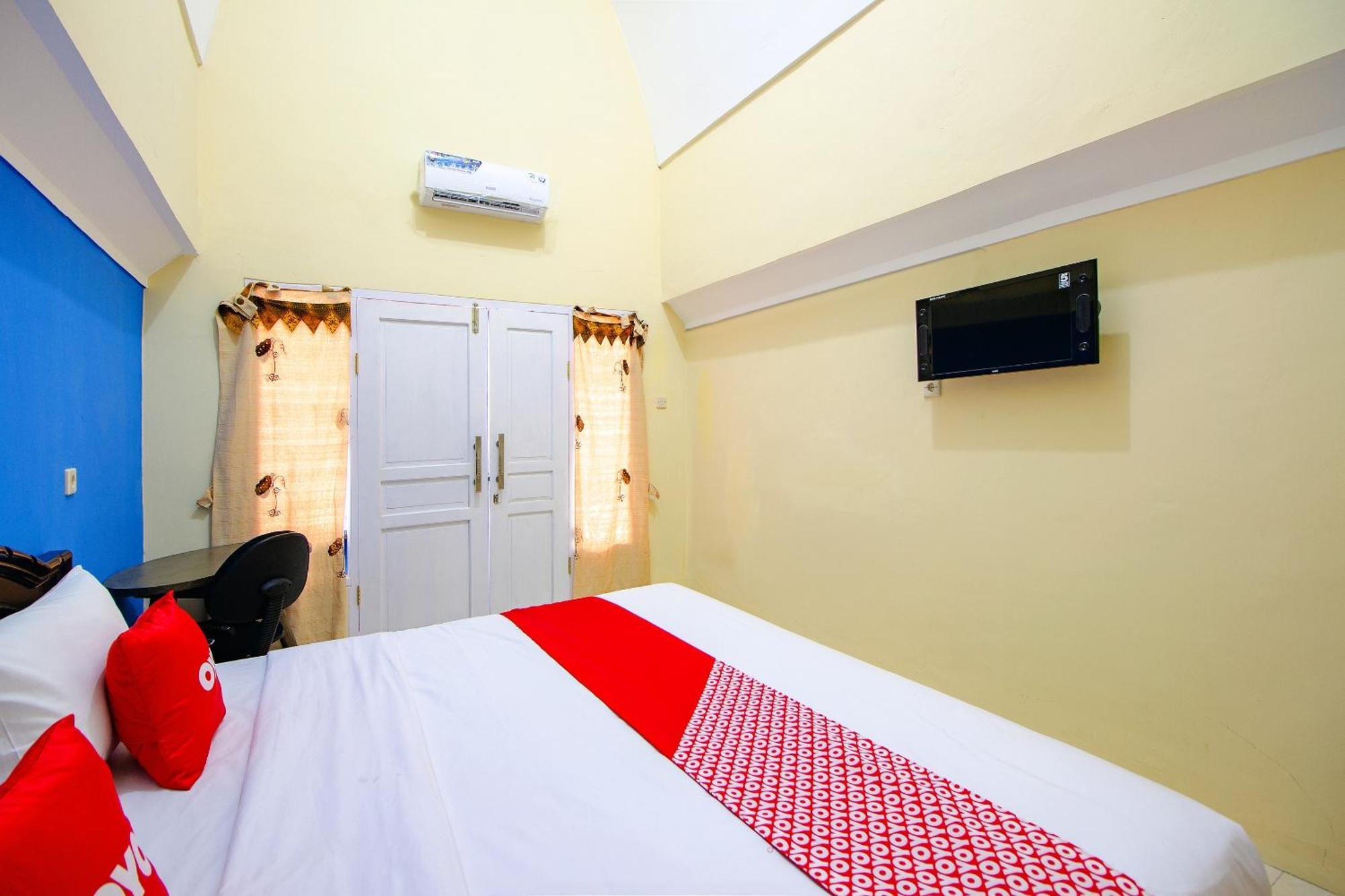 Oyo Life 1643 Grand Monica Hotel Maguwo